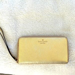 Kate spade zippered clutch wallet